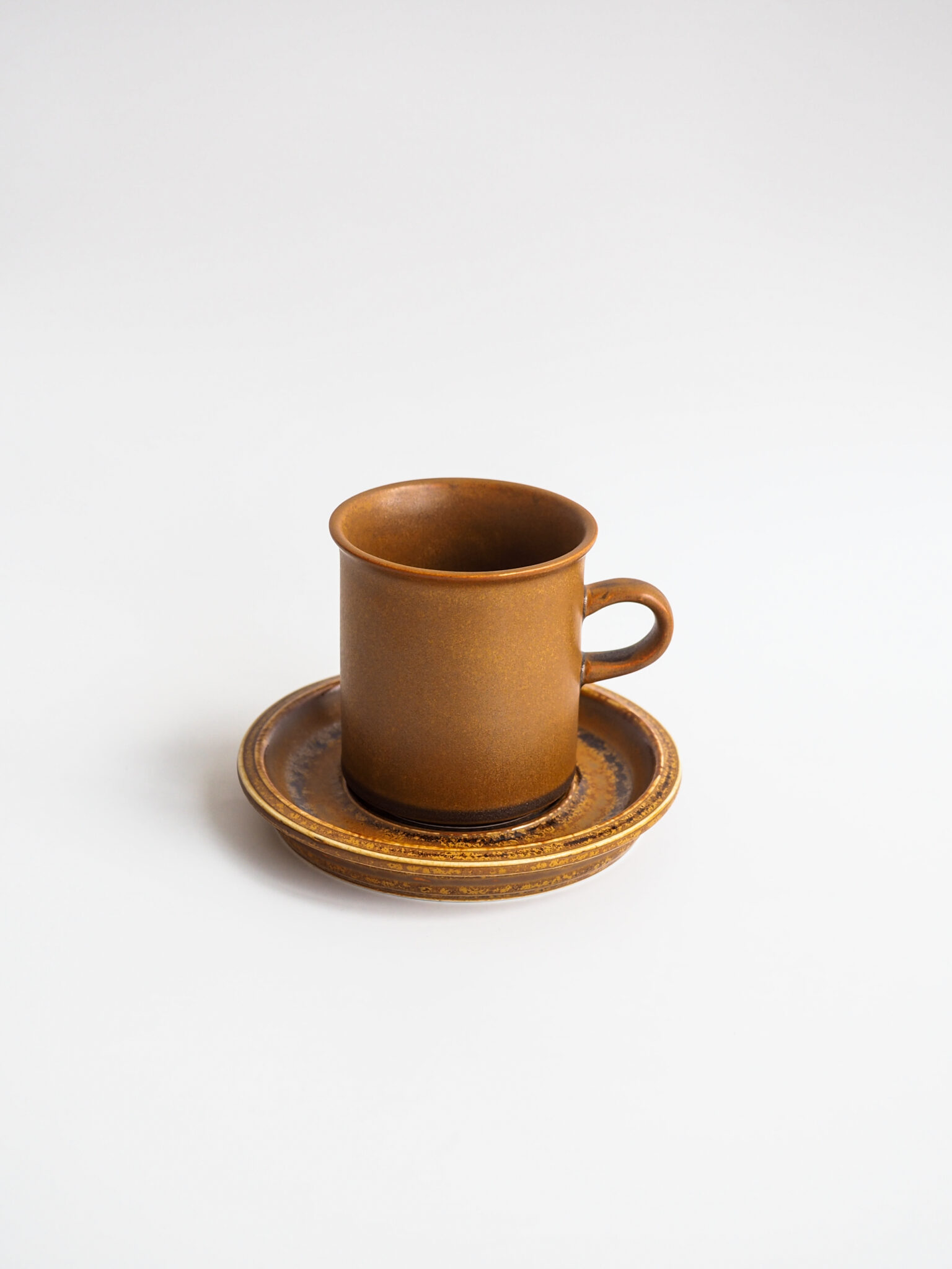 SUNA Cup with Saucer (Tall)